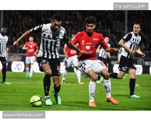 欧联杯焦点战利物浦迎战曼联两队历史交锋再度上演经典对决